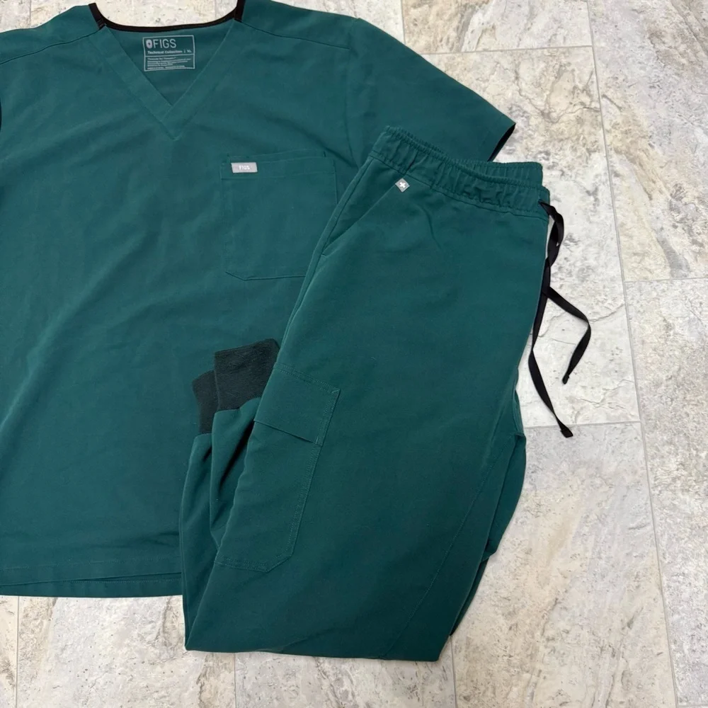 FIGS Leon Green Set of Scrubs Shirt and Joggers Men’s Size XL
